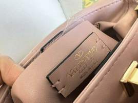 Picture of Valentino Handbags _SKUfw156548323fw